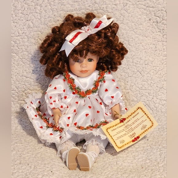 10" Beautiful Vintage Porcelain Doll - Picture 1 of 3